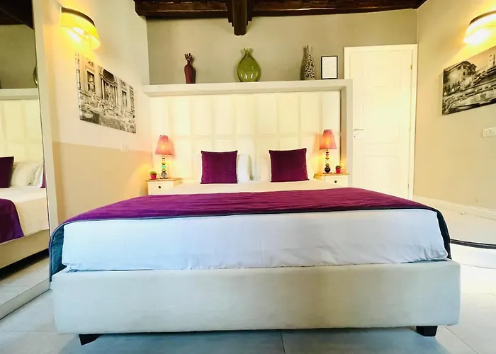 Town House Spagna- Luxury With Jacuzzi Bath Гостевой дом 4*