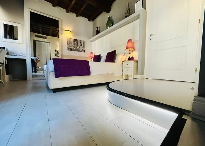 Гостевой дом Town House Spagna- Luxury With Jacuzzi Bath 4*