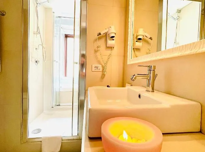 Town House Spagna- Luxury With Jacuzzi Bath Гостевой дом Рим