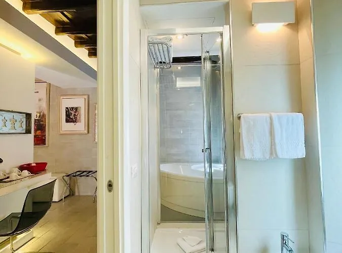 Town House Spagna- Luxury With Jacuzzi Bath 4*