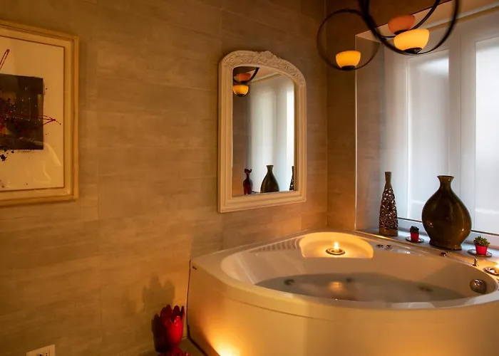 Гостевой дом Town House Spagna- Luxury With Jacuzzi Bath Рим