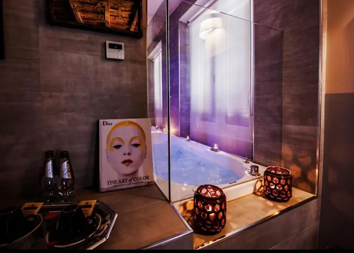 Гостевой дом Town House Spagna- Luxury With Jacuzzi Bath 4*