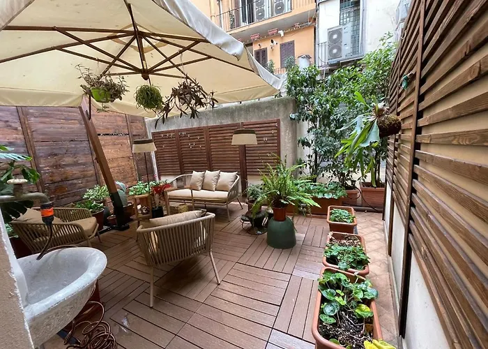 Town House Spagna- Luxury With Jacuzzi Bath Гостевой дом 4*
