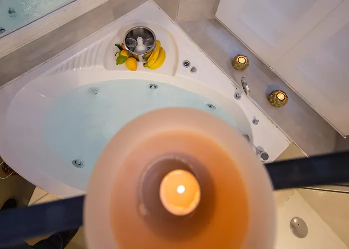 Town House Spagna- Luxury With Jacuzzi Bath Гостевой дом Рим