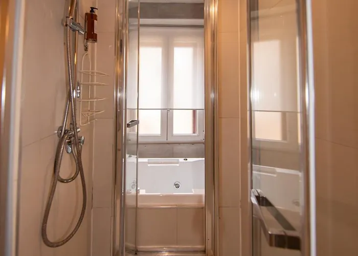 Гостевой дом Town House Spagna- Luxury With Jacuzzi Bath 4*