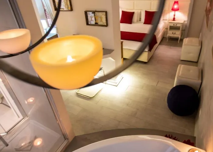 Town House Spagna- Luxury With Jacuzzi Bath Гостевой дом