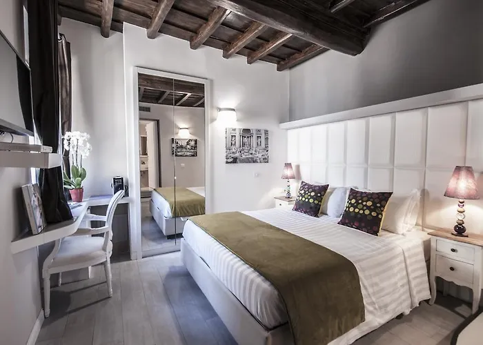 Гостевой дом Town House Spagna- Luxury With Jacuzzi Bath Рим