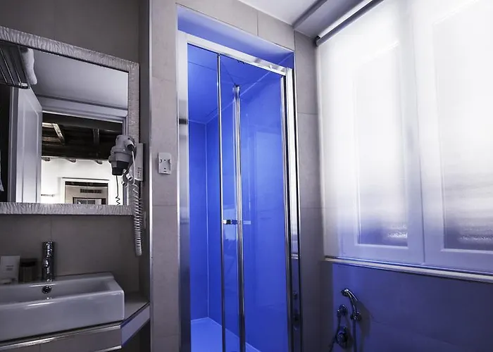 Гостевой дом Town House Spagna- Luxury With Jacuzzi Bath 4*