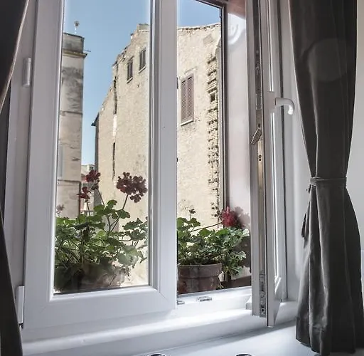 Гостевой дом Town House Spagna- Luxury With Jacuzzi Bath 4*